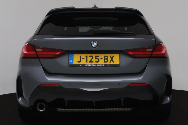 BMW 1-serie 118i High Executive Edition Automaat (PANO, SFEERV, NAVI, LEDER, CRUISE, PDC, STOELV, NL-AUTO, GOED ONDERHOUDEN)