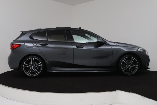 BMW 1-serie 118i High Executive Edition Automaat (PANO, SFEERV, NAVI, LEDER, CRUISE, PDC, STOELV, NL-AUTO, GOED ONDERHOUDEN)