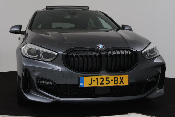 BMW 1-serie 118i High Executive Edition Automaat (PANO, SFEERV, NAVI, LEDER, CRUISE, PDC, STOELV, NL-AUTO, GOED ONDERHOUDEN)