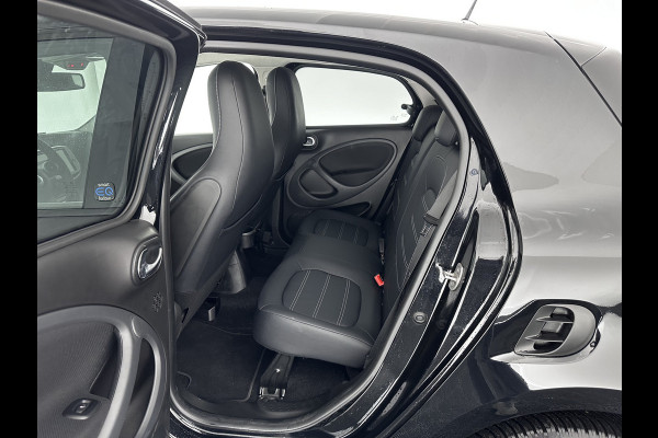 Smart Forfour EQ Prime Comfort-Plus-Pack 18 kWh [ 3-Fase ] (INCL-BTW) Aut. *PANO | VOLLEDER | FULL-LED | NAVI-FULLMAP |  APP.CONNECT | CAMERA | ECC | AMBIENT-LIGHT | CRUISE | PDC | SPORT-SEATS | 16"ALU*