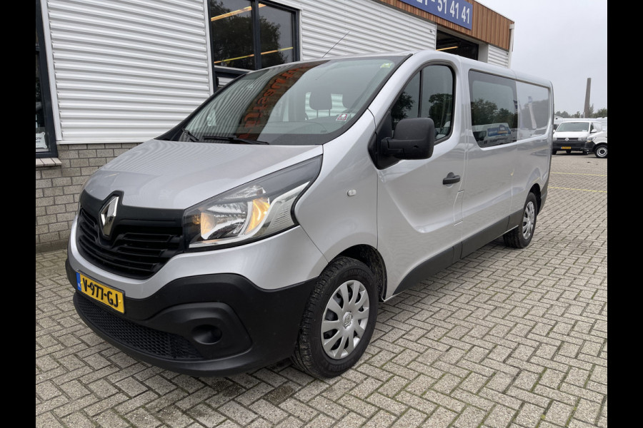 Renault Trafic 1.6 dCi 115pk T29 L2H1 DC 6 persoons Comfort / prijs rijklaar € 13.950 ex btw / lease vanaf € 256 / airco / zilver metallic / achterklep