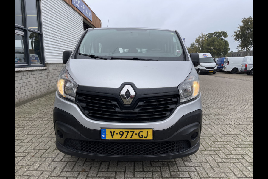 Renault Trafic 1.6 dCi 115pk T29 L2H1 DC 6 persoons Comfort / prijs rijklaar € 13.950 ex btw / lease vanaf € 256 / airco / zilver metallic / achterklep