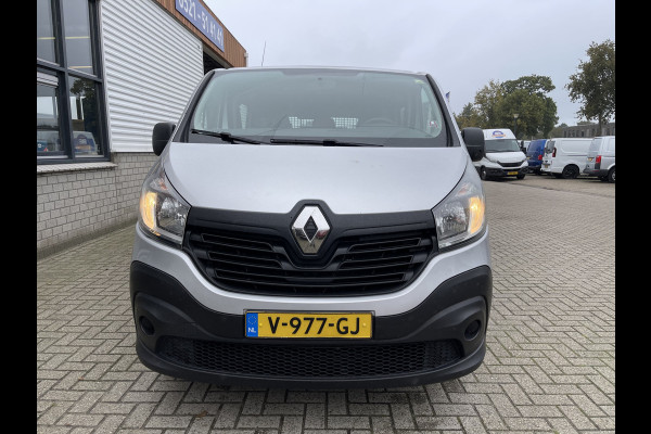 Renault Trafic 1.6 dCi 115pk T29 L2H1 DC 6 persoons Comfort / prijs rijklaar € 13.950 ex btw / lease vanaf € 256 / airco / zilver metallic / achterklep