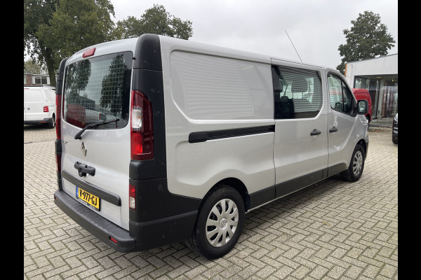 Renault Trafic 1.6 dCi 115pk T29 L2H1 DC 6 persoons Comfort / prijs rijklaar € 13.950 ex btw / lease vanaf € 256 / airco / zilver metallic / achterklep