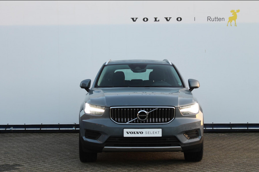 Volvo XC40 T4 211PK Automaat Recharge Inscription Expression Navigatie / Parkeersensoren voor en achter met parkeercamera achter / Keyless Entry / Stuurwielverwarming / Standkachel