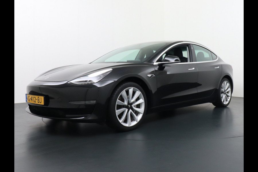 Tesla Model 3 SR+ Standard RWD Plus 325PK AutoPilot 2.5 Leer Premium-l.s. PanoDak Adaptive cruise 18" Camera's Elektr.-Stuur+Stoelen+Spiegels+ cc Navigatiesysteem full map LED-a+v Koplampspoeiers Comfortstoel(en) ACC Dual-ECC DAB Voorverwarmen interieur via App Keyless via Telefoonsleutel One-Pedal-Drive Origin. NLse auto ! 1e eigenaar