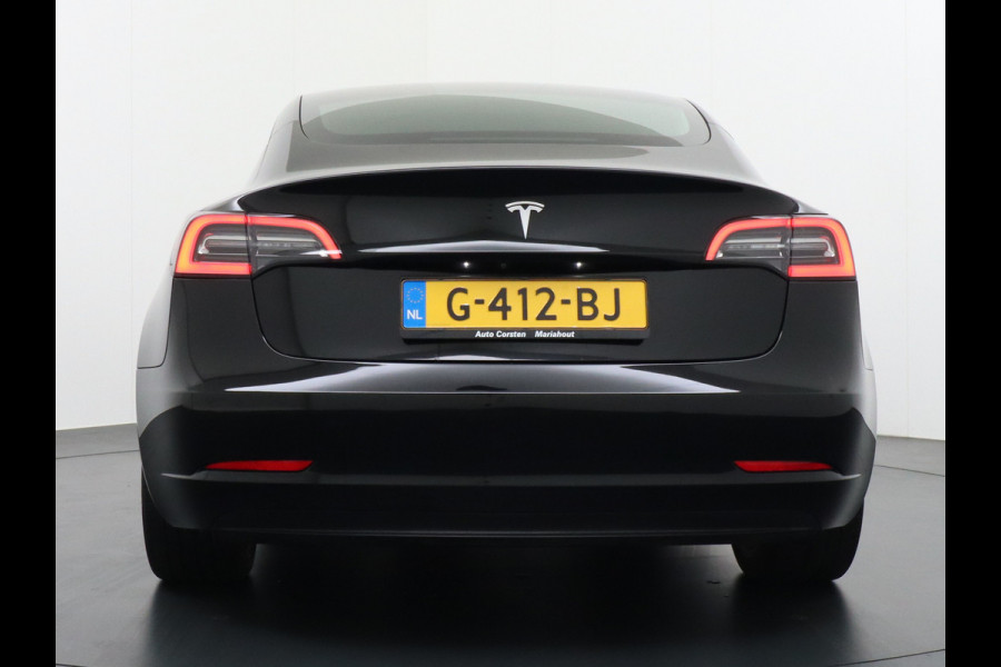 Tesla Model 3 SR+ Standard RWD Plus 325PK AutoPilot 2.5 Leer Premium-l.s. PanoDak Adaptive cruise 18" Camera's Elektr.-Stuur+Stoelen+Spiegels+ cc Navigatiesysteem full map LED-a+v Koplampspoeiers Comfortstoel(en) ACC Dual-ECC DAB Voorverwarmen interieur via App Keyless via Telefoonsleutel One-Pedal-Drive Origin. NLse auto ! 1e eigenaar