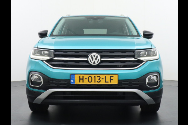 Volkswagen T-Cross T 116Pk 1/2 Leer Adaptive-Cruise Apple Carplay Android MirrorLink Camera Virtual-Cockpit (DigiDash) PDC-A+Voor Dual-ECC 17"lm Do ACC Uitparkeerwaarschuwing Executive-Pakket WiFi Online-Diensten Inklapbare+Verwarmde-Elektr.Spiegels Mistlampen Vermoeidheidsherkenning Smartphone-Integratie Chroompack Licht+regensensor Bra Orig. NLse auto 1e eigenaar Dealer onderhouden ! EURO 6 Nieuw ruim 31.000 euro!