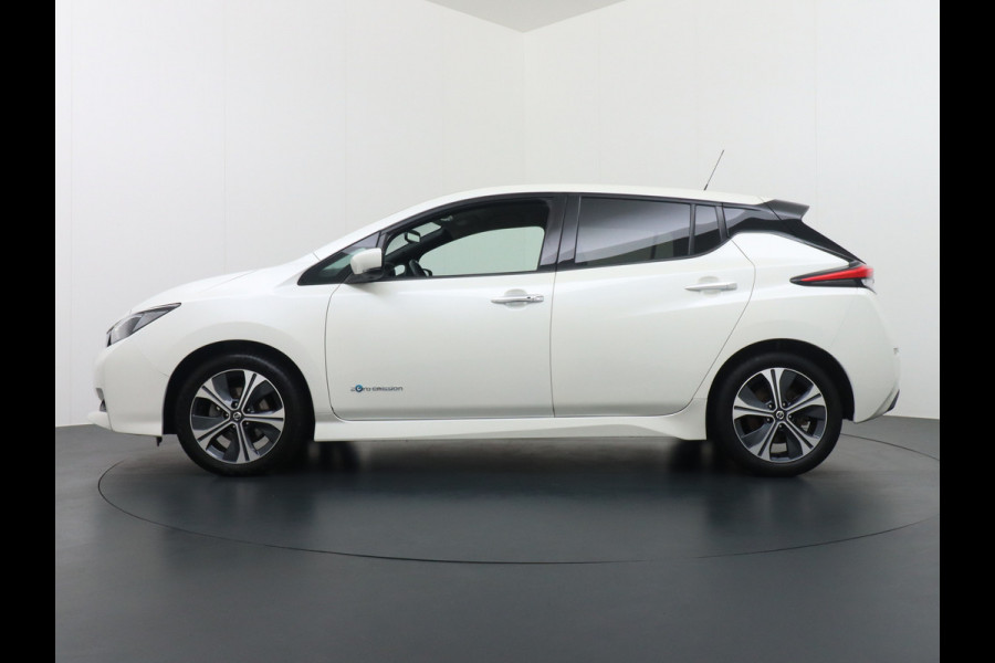 Nissan Leaf €12.640,- na Subsidie 40 kWh Android Auto Apple Carplay Navi Ecc Bleutooth DAB Camera Keyless Adapt.Cruise-Control Led DAB Stoel Verwarmd Lederen Stuur Isofix N-Connecta €2.000,- Subsidie mogelijk! 1ste eigenaar!