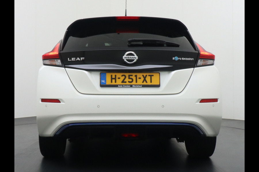 Nissan Leaf €12.640,- na Subsidie 40 kWh Android Auto Apple Carplay Navi Ecc Bleutooth DAB Camera Keyless Adapt.Cruise-Control Led DAB Stoel Verwarmd Lederen Stuur Isofix N-Connecta €2.000,- Subsidie mogelijk! 1ste eigenaar!