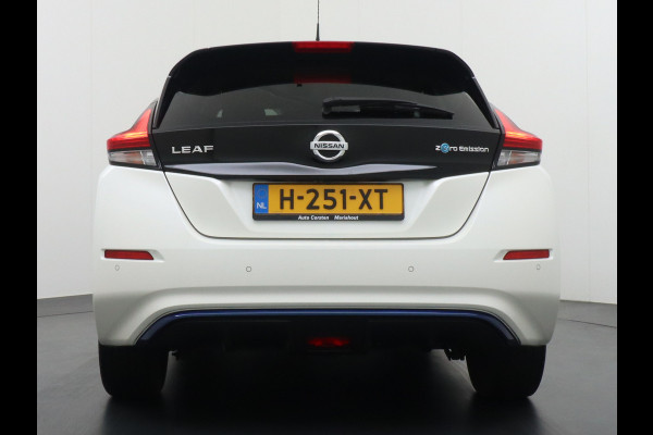 Nissan Leaf €12.640,- na Subsidie 40 kWh Android Auto Apple Carplay Navi Ecc Bleutooth DAB Camera Keyless Adapt.Cruise-Control Led DAB Stoel Verwarmd Lederen Stuur Isofix N-Connecta €2.000,- Subsidie mogelijk! 1ste eigenaar!