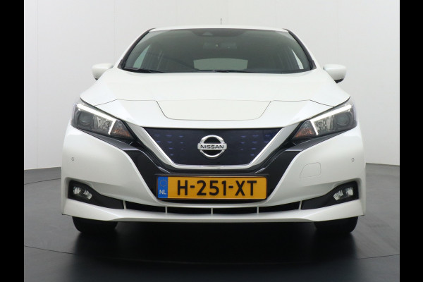 Nissan Leaf €12.640,- na Subsidie 40 kWh Android Auto Apple Carplay Navi Ecc Bleutooth DAB Camera Keyless Adapt.Cruise-Control Led DAB Stoel Verwarmd Lederen Stuur Isofix N-Connecta €2.000,- Subsidie mogelijk! 1ste eigenaar!