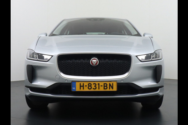 Jaguar I-PACE EV400pk SE 90 kWh AWD Dual-Motor Apple Android Carplay Leder-Stoel+Verwarmd Cruise Navi Camera LED-a+v Connected WiFi-vb. Multi- Virtual Cockpit ECC Regen-Lichtsensor Vermoeidheids Detector Business Edition Aktieve-Gril Orig.NL auto 4,8sec 0-100 Snelladen tot 104kw DC 696Nm koppel ! 90kwh accu !