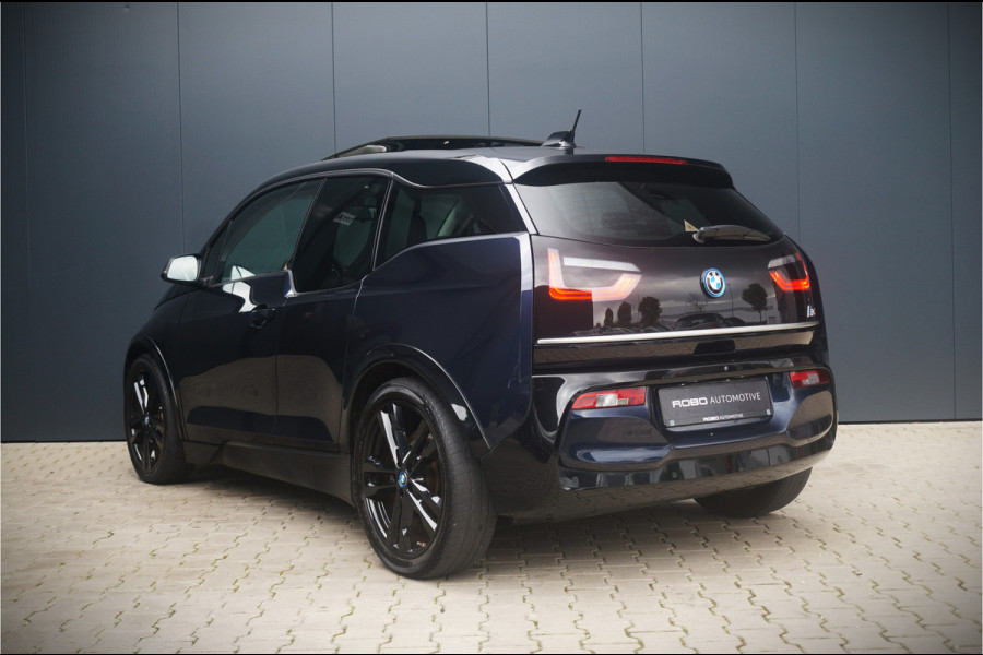 BMW i3 S Executive Edition 120Ah 42 kWh | Panoramadak | Harman Kardon | Leer | Warmtepomp | Adaptive Cruise Control | Navigatie | Keyless | Parkeersensoren | Stoelverwarming | Apple Carplay | Camera | Dealer Onderhouden | NAP | 1e