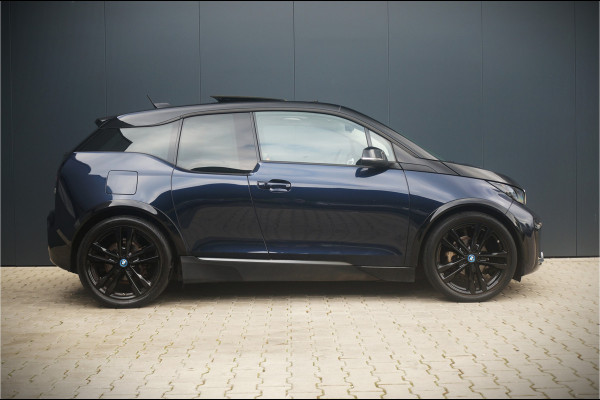 BMW i3 S Executive Edition 120Ah 42 kWh | Panoramadak | Harman Kardon | Leer | Warmtepomp | Adaptive Cruise Control | Navigatie | Keyless | Parkeersensoren | Stoelverwarming | Apple Carplay | Camera | Dealer Onderhouden | NAP | 1e