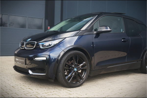 BMW i3 S Executive Edition 120Ah 42 kWh | Panoramadak | Harman Kardon | Leer | Warmtepomp | Adaptive Cruise Control | Navigatie | Keyless | Parkeersensoren | Stoelverwarming | Apple Carplay | Camera | Dealer Onderhouden | NAP | 1e