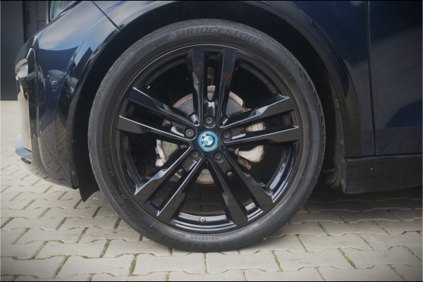 BMW i3 S Executive Edition 120Ah 42 kWh | Panoramadak | Harman Kardon | Leer | Warmtepomp | Adaptive Cruise Control | Navigatie | Keyless | Parkeersensoren | Stoelverwarming | Apple Carplay | Camera | Dealer Onderhouden | NAP | 1e