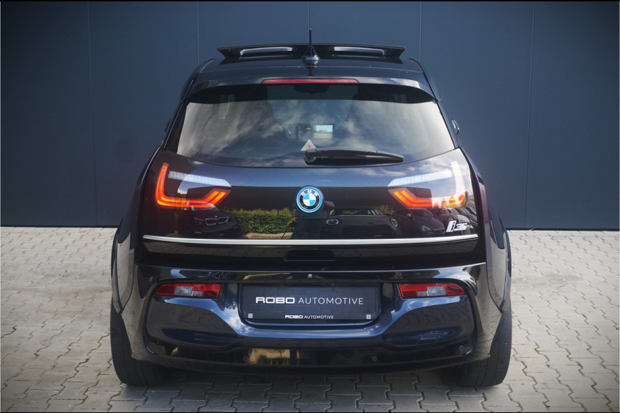 BMW i3 S Executive Edition 120Ah 42 kWh | Panoramadak | Harman Kardon | Leer | Warmtepomp | Adaptive Cruise Control | Navigatie | Keyless | Parkeersensoren | Stoelverwarming | Apple Carplay | Camera | Dealer Onderhouden | NAP | 1e