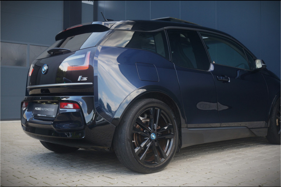 BMW i3 S Executive Edition 120Ah 42 kWh | Panoramadak | Harman Kardon | Leer | Warmtepomp | Adaptive Cruise Control | Navigatie | Keyless | Parkeersensoren | Stoelverwarming | Apple Carplay | Camera | Dealer Onderhouden | NAP | 1e