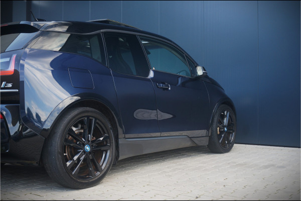 BMW i3 S Executive Edition 120Ah 42 kWh | Panoramadak | Harman Kardon | Leer | Warmtepomp | Adaptive Cruise Control | Navigatie | Keyless | Parkeersensoren | Stoelverwarming | Apple Carplay | Camera | Dealer Onderhouden | NAP | 1e