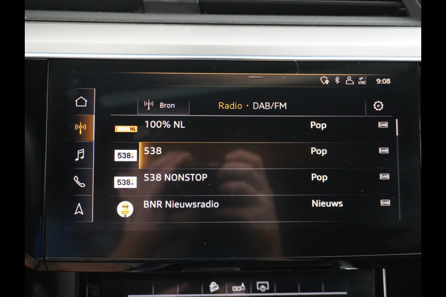 Audi e-tron E-tron 55 Quattro Advanced 95kWh Apple Carplay Android Auto Virtuele buitenspiegels Panorama-dak Adapt.Cruise-Control Navi Ecc L Bang & Olufsen® 4-Zone Airco DAB Matrix-Led Keyless Lmv "20 Bluetooth Tour pakket Niveauregeling