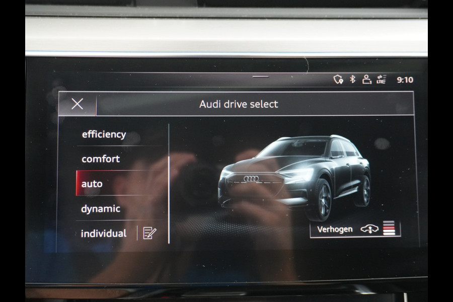Audi e-tron E-tron 55 Quattro Advanced 95kWh Apple Carplay Android Auto Virtuele buitenspiegels Panorama-dak Adapt.Cruise-Control Navi Ecc L Bang & Olufsen® 4-Zone Airco DAB Matrix-Led Keyless Lmv "20 Bluetooth Tour pakket Niveauregeling