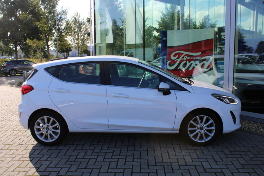 Ford Fiesta 1.0 EcoBoost Titanium | Winterpack | Adaptieve Cruise Control | Navigatie | DAB | Camera | All Season banden | B & O Sound | Climate Control