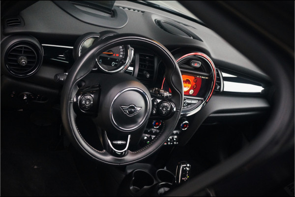 MINI Mini 1.5 Cooper 60 Years Edition | Panoramadak | Harman Kardon | Head-Up Display | Union Jack |  Vol Leder | Keyless | Apple Carplay | *31.876 KM NAP* | Stoelverwarming | H&K | Led | 5 Drs. | PDC | Aut. Airco |