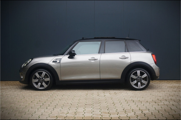 MINI Mini 1.5 Cooper 60 Years Edition | Panoramadak | Harman Kardon | Head-Up Display | Union Jack |  Vol Leder | Keyless | Apple Carplay | *31.876 KM NAP* | Stoelverwarming | H&K | Led | 5 Drs. | PDC | Aut. Airco |