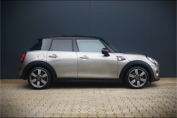 MINI Mini 1.5 Cooper 60 Years Edition | Panoramadak | Harman Kardon | Head-Up Display | Union Jack |  Vol Leder | Keyless | Apple Carplay | *31.876 KM NAP* | Stoelverwarming | H&K | Led | 5 Drs. | PDC | Aut. Airco |