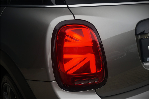 MINI Mini 1.5 Cooper 60 Years Edition | Panoramadak | Harman Kardon | Head-Up Display | Union Jack |  Vol Leder | Keyless | Apple Carplay | *31.876 KM NAP* | Stoelverwarming | H&K | Led | 5 Drs. | PDC | Aut. Airco |