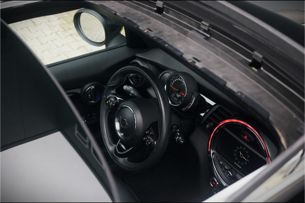 MINI Mini 1.5 Cooper 60 Years Edition | Panoramadak | Harman Kardon | Head-Up Display | Union Jack |  Vol Leder | Keyless | Apple Carplay | *31.876 KM NAP* | Stoelverwarming | H&K | Led | 5 Drs. | PDC | Aut. Airco |