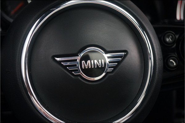 MINI Mini 1.5 Cooper 60 Years Edition | Panoramadak | Harman Kardon | Head-Up Display | Union Jack |  Vol Leder | Keyless | Apple Carplay | *31.876 KM NAP* | Stoelverwarming | H&K | Led | 5 Drs. | PDC | Aut. Airco |