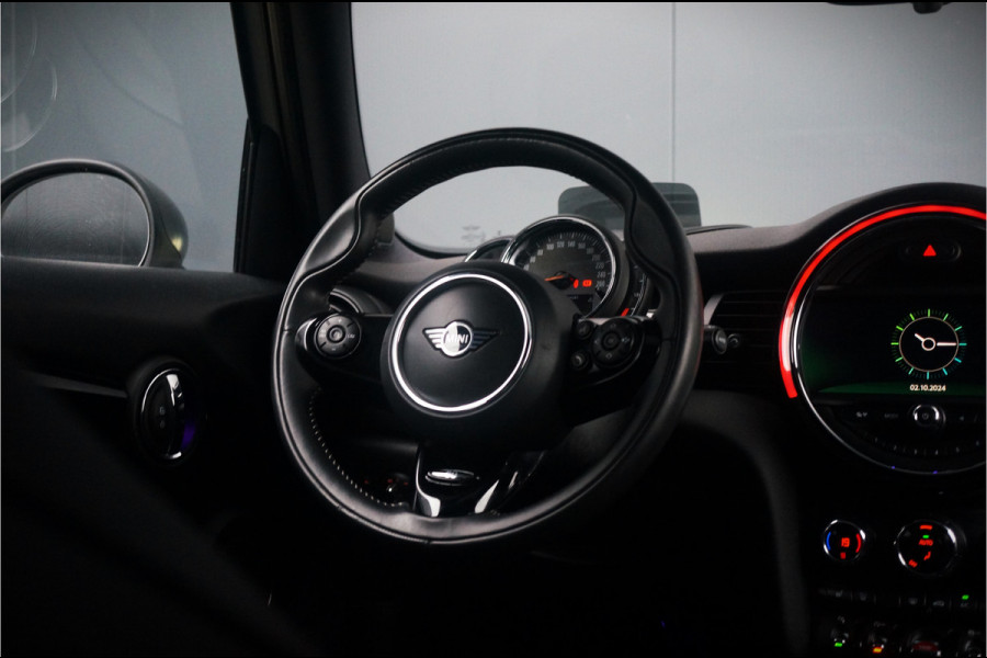 MINI Mini 1.5 Cooper 60 Years Edition | Panoramadak | Harman Kardon | Head-Up Display | Union Jack |  Vol Leder | Keyless | Apple Carplay | *31.876 KM NAP* | Stoelverwarming | H&K | Led | 5 Drs. | PDC | Aut. Airco |