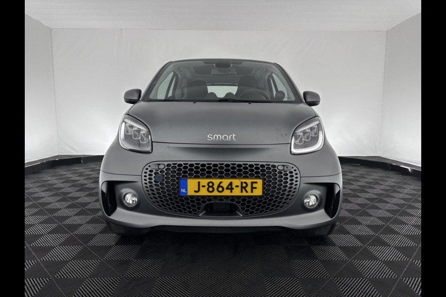 Smart Fortwo EQ Comfort PLUS 18 kWh [ 3-Fase ] Aut. *PANO | FULL-LED | VOLLEDER | NAVI-FULLMAP | CAMERA | BRABUS-WHEELS | AMBIENT-LIGHT | AIRCO | PDC | CRUISE | DAB | APP.CONNECT | COMFORT-SEATS | 16''ALU*