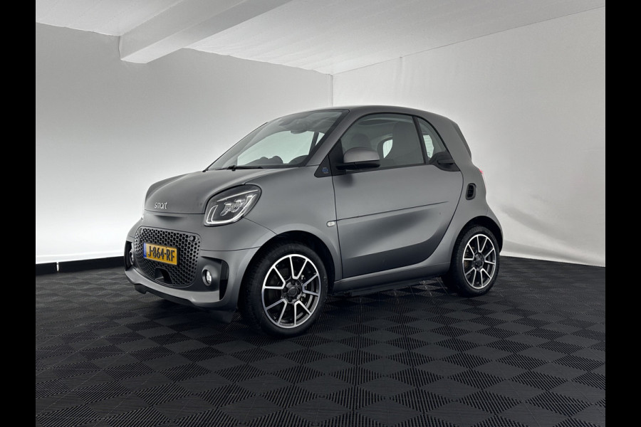 Smart Fortwo EQ Comfort PLUS 18 kWh [ 3-Fase ] Aut. *PANO | FULL-LED | VOLLEDER | NAVI-FULLMAP | CAMERA | BRABUS-WHEELS | AMBIENT-LIGHT | AIRCO | PDC | CRUISE | DAB | APP.CONNECT | COMFORT-SEATS | 16''ALU*