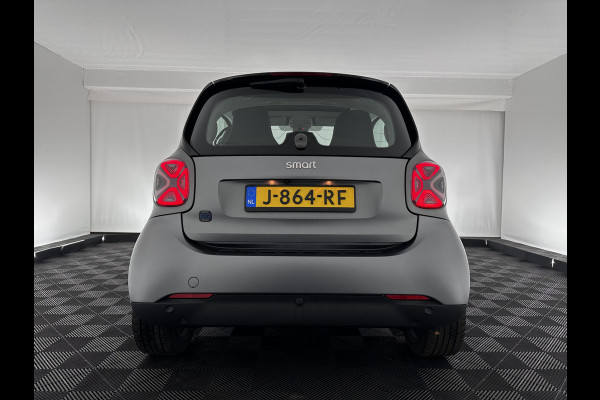 Smart Fortwo EQ Comfort PLUS 18 kWh [ 3-Fase ] Aut. *PANO | FULL-LED | VOLLEDER | NAVI-FULLMAP | CAMERA | BRABUS-WHEELS | AMBIENT-LIGHT | AIRCO | PDC | CRUISE | DAB | APP.CONNECT | COMFORT-SEATS | 16''ALU*