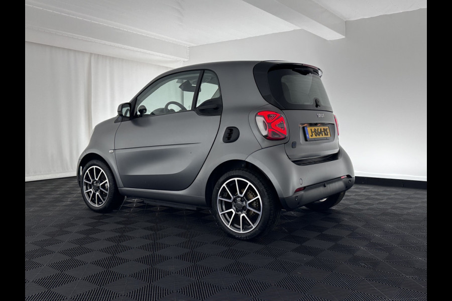 Smart Fortwo EQ Comfort PLUS 18 kWh [ 3-Fase ] Aut. *PANO | FULL-LED | VOLLEDER | NAVI-FULLMAP | CAMERA | BRABUS-WHEELS | AMBIENT-LIGHT | AIRCO | PDC | CRUISE | DAB | APP.CONNECT | COMFORT-SEATS | 16''ALU*