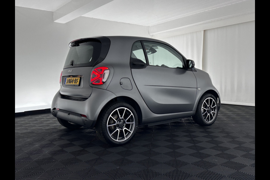 Smart Fortwo EQ Comfort PLUS 18 kWh [ 3-Fase ] Aut. *PANO | FULL-LED | VOLLEDER | NAVI-FULLMAP | CAMERA | BRABUS-WHEELS | AMBIENT-LIGHT | AIRCO | PDC | CRUISE | DAB | APP.CONNECT | COMFORT-SEATS | 16''ALU*