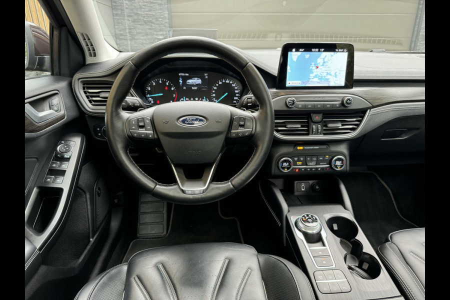 Ford Focus 1.5 EcoBoost Vignale Automaat | Panoramadak | B&O audiosysteem | Trekhaak | Navigatiesysteem | Elektrische bestuurdersstoel | Ad