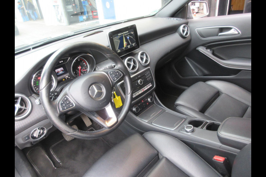 Mercedes-Benz A-Klasse 180 Ambition Aut Leer Navi Clima Xenon/Led