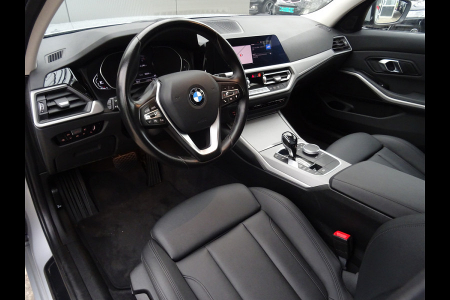 BMW 3 Serie 318d HYBRID * NAVIGATIE * CAMERA * DEALER ONDERH. !!