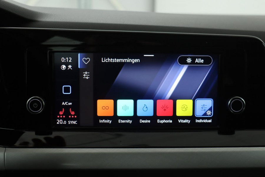 Volkswagen Golf 1.5 TSI Life | Panoramadak | Camera | Stoel & Stuurverwarming | Climate control | Carplay | Full LED | Adaptive Cruise | DAB+