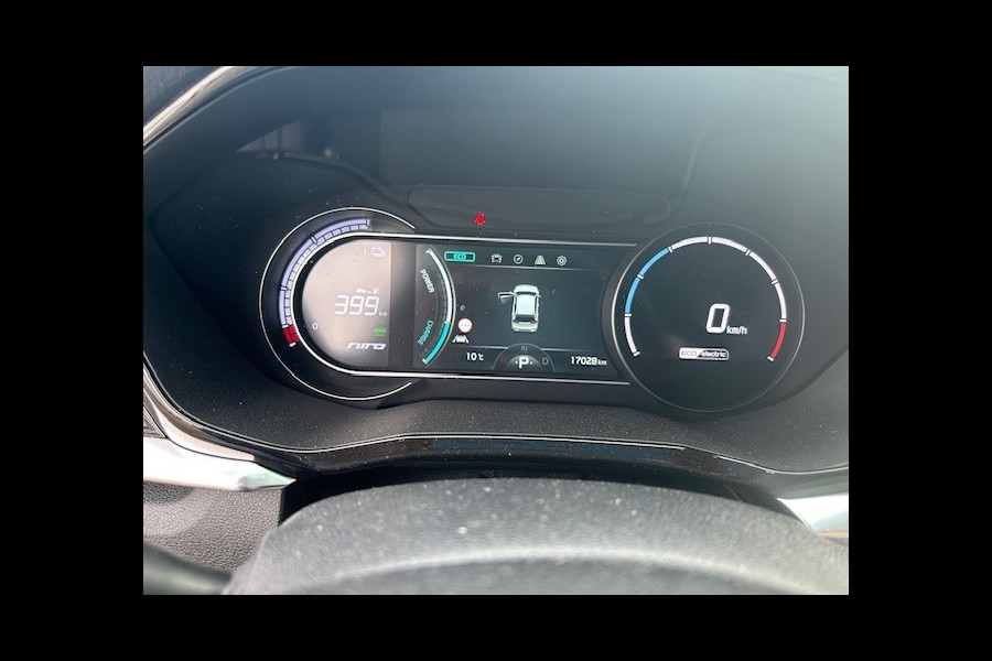 Kia e-Niro DynamicPlusLine 64 kWh AIRCO I NAVIGATIE I CAMERA I PDC I HALF LEDER I COMPLETE ONDERHOUDSHISTORIE I 7 JAAR FABRIEKS GARANTIE I PRIJS INCLUSIEF 2.000 EURO SUBSIDIE VAN DE OVERHEID I 12 % BIJTELLINGSREGELING I 2 OP VOORRAAD.