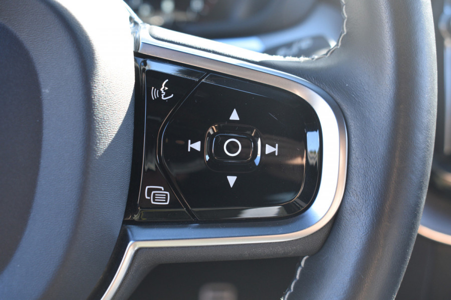 Volvo XC60 B4 R-Design | Keyless entry | Cruise control adaptief  | Apple Carplay/Android Auto |