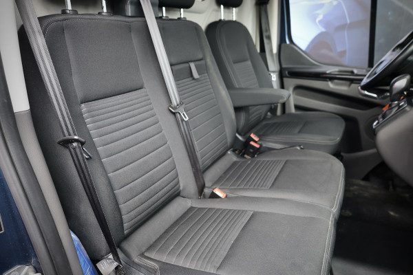 Ford Transit Custom 320 2.0 TDCI 170PK AUT L2H1 Limited | L+R Schuifdeur | Navigatie | Camera | CarPlay | Raptor Edition | Stoelverwarming | Trekhaak | 3-Zitter | Nieuwe APK | Onderhoudsbeurt