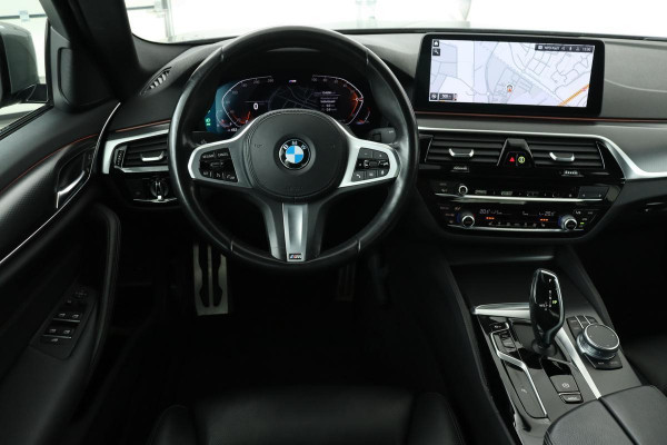 BMW 5 Serie 520i M-Sport | High Executive | Leder | Carplay | Stoelverwarming | Camera | Memory | Full LED | Navigatie