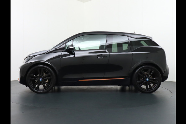 BMW i3 S 120Ah 42kWh Road-Style Edition Navi Ecc Warmtepomp Camera Leder Keyless DAB Regen-Licht Sensor LMV Bluetooth Comfort Access Verwarmde voorstoelen Connected services