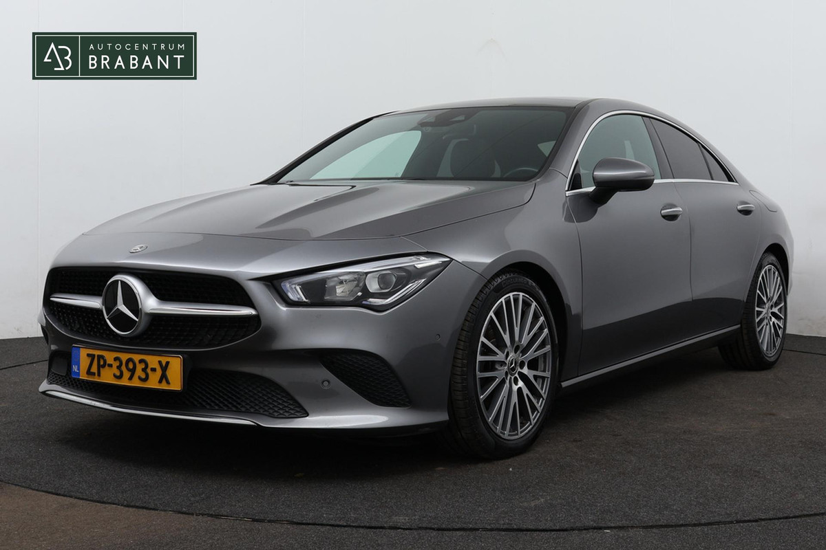 Mercedes-Benz CLA-Klasse 200 Business Solution AMG (SFEERVERLICHTING, PANORAMADAK, STOELVERWARMING, CAMERA, 1e EIGENAAR)