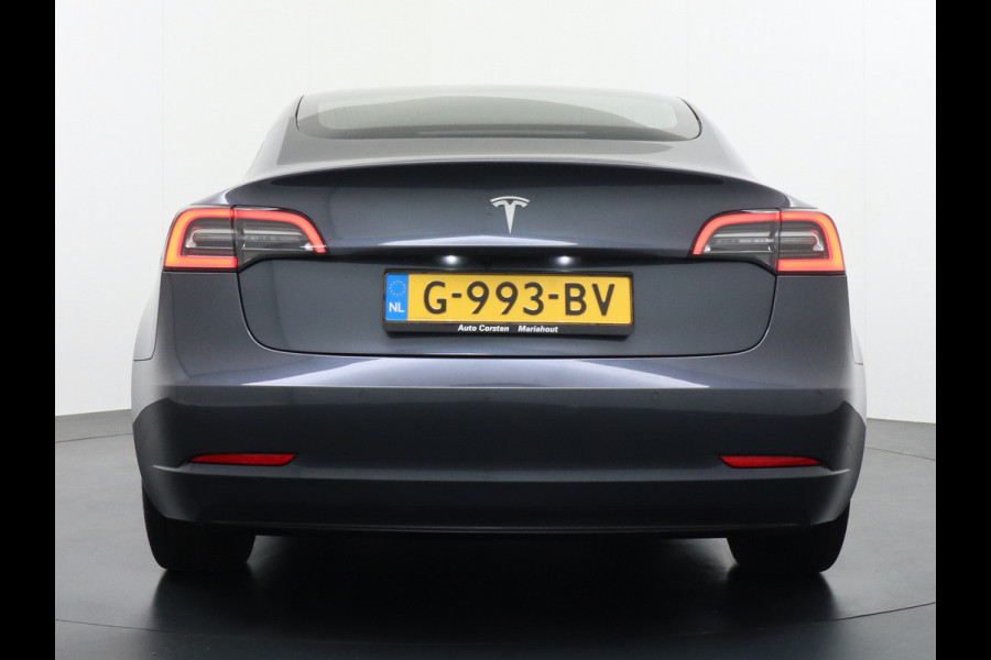 Tesla Model 3 Long Range RWD 75kWh 325PK Achterwielaandrijving Leder Premium-l.s. PanoDak Adaptive cruise 18" Camera's Elektr.-Stuur+Stoelen+S Navi full map LED-a+v ACC Dual-ECC DAB Voorverwarmen interieur via App Keyless via Telefoonsleutel One-Pedal-Drive Orgineel NL Auto Achterwielaandrijving, lager in de wegenbelasting, meer rijbereik door lager gewicht!